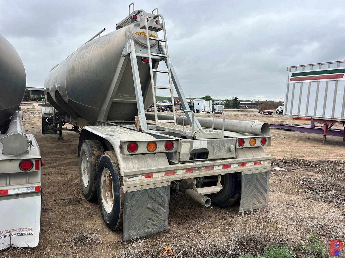 Used 2004 HEIL 1,000 CU.FT. PNEUMATIC BULK TRAILER W/ BLOWER