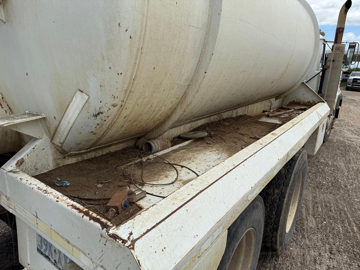 Used 1993 MACK RD690S T/A 75-BBL VACUUM TRUCK