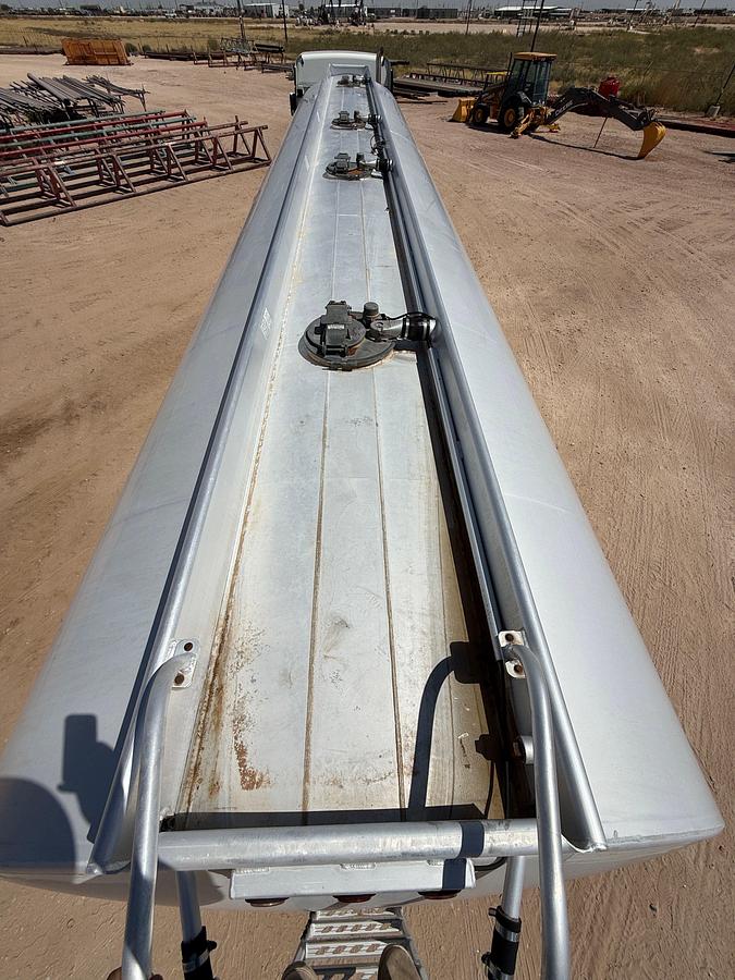 Used 1999 BEALL TRAILERS DOT 406-AL 9,500-GAL. 4-COMP T/A FUEL TANK TRAILER