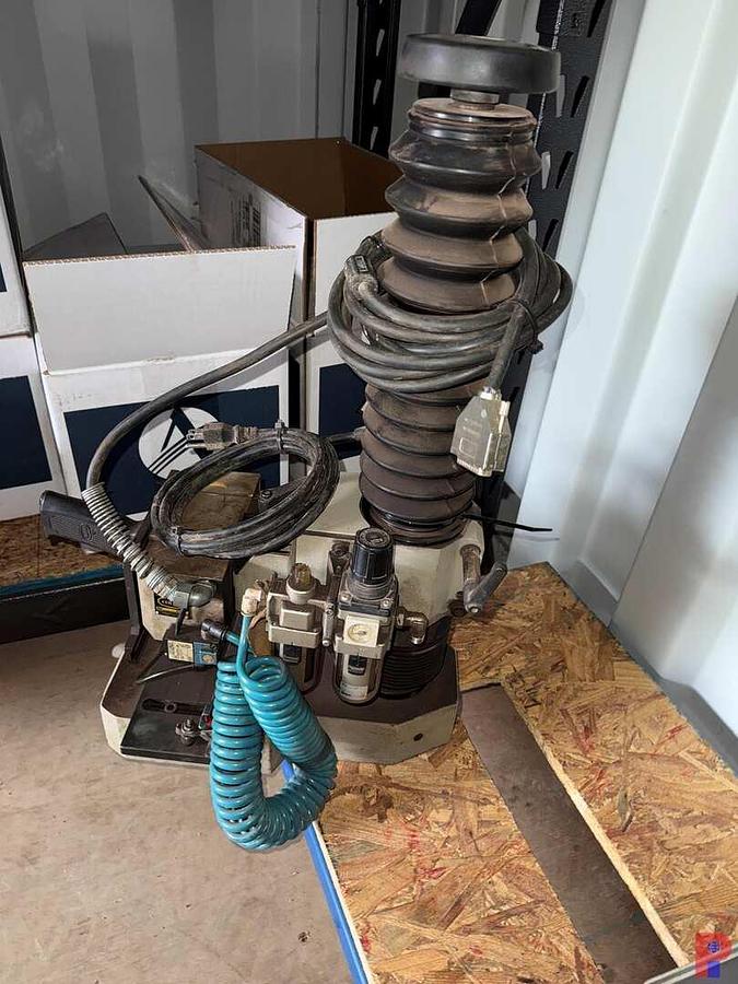 Used COUTH R10F ENGRAVER CUTTING MACHINE W/ MC 2000T 2D MARKER