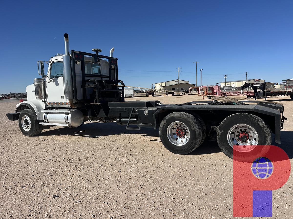 Used 2007 WESTERN STAR 4900 SF T/A DAYCAB WINCH TRUCK