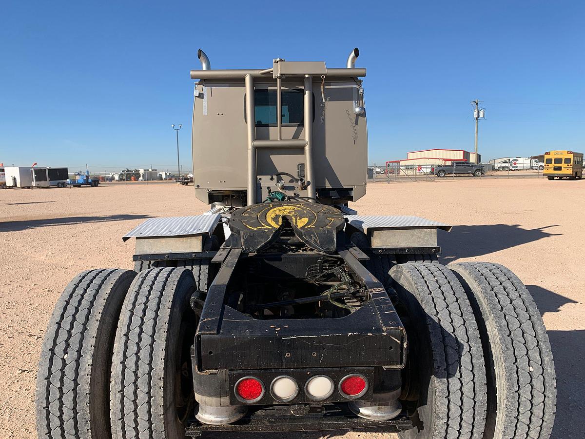Used 2012 WESTERN STAR 4900 SB T/A 24" Sleeper Truck