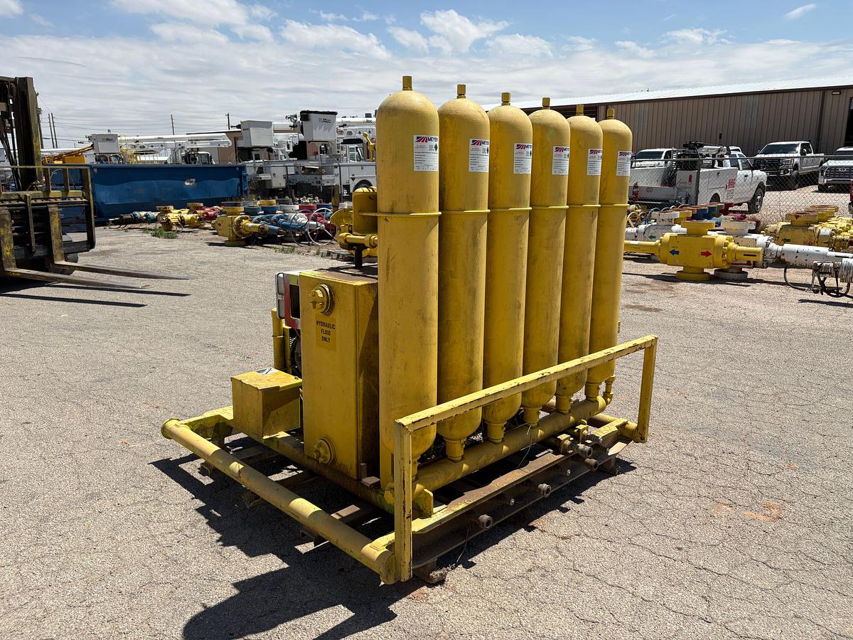 Used 4-station closing unit, skidded