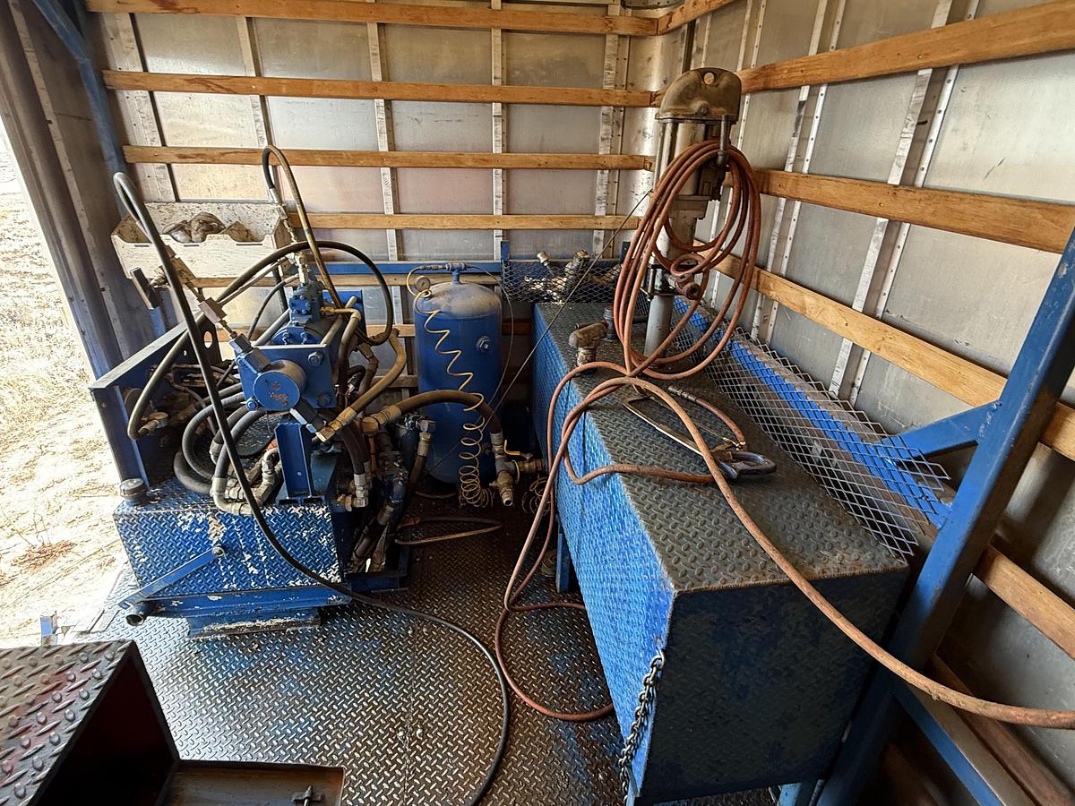 Used 1996 FREIGHTLINER FL70 S/A 24’ ENCLOSED 20K WP TUBING TEST TRUCK