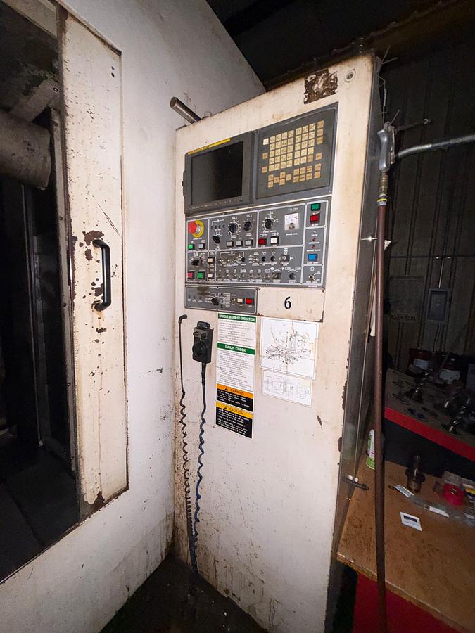 Used DIAMOND SERIES DHM-800 CNC MACHINING CENTER