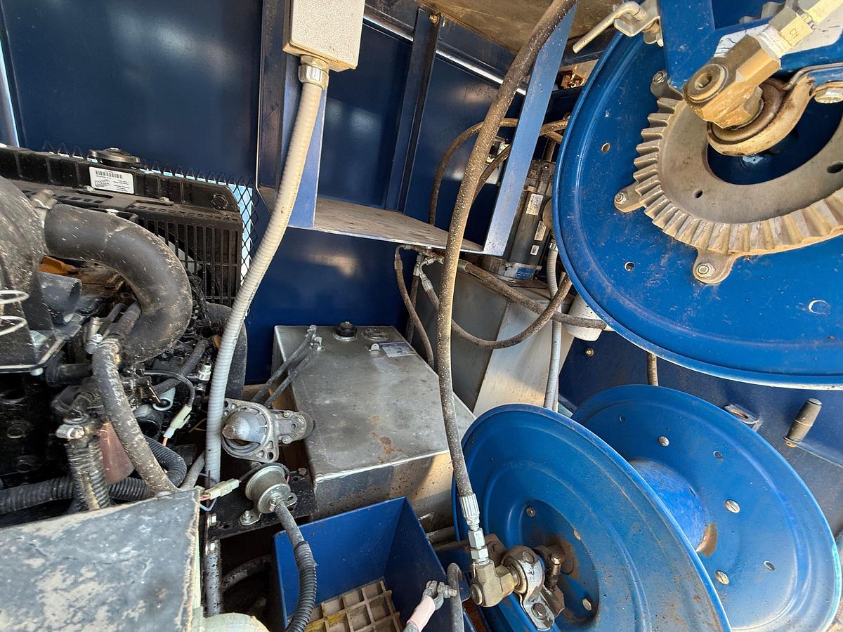 Used SELF CONTAINED 20K WP GREASE INJECTION UNIT COMBO P/B 8.4-KW ISUZU DIESEL GENERATOR