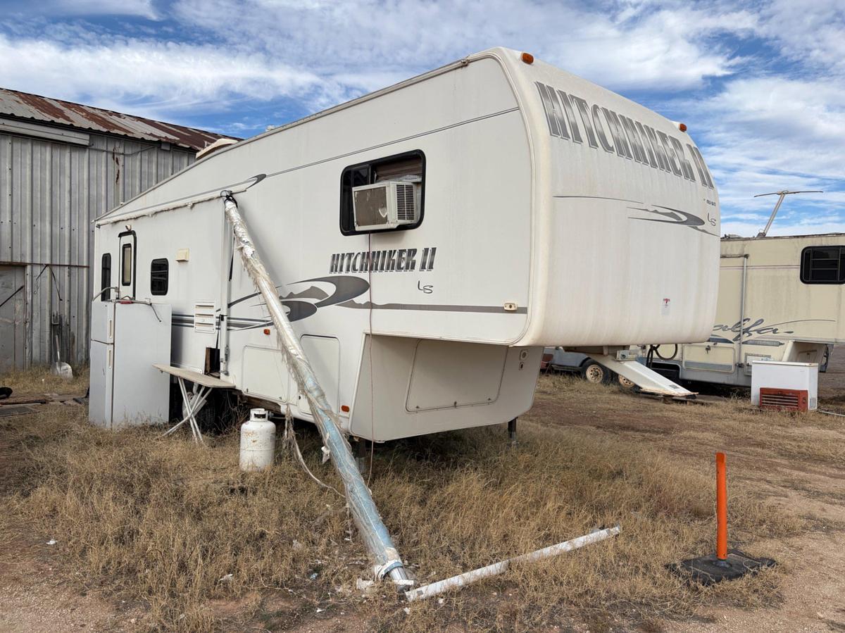 Used HITCHHIKER II 30’ T/A 5TH WHEEL CAMPER TRAILER
