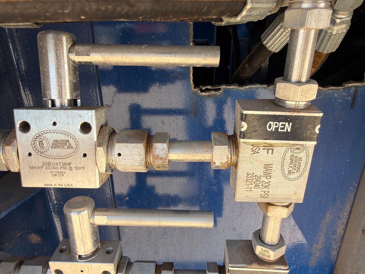 Used SELF CONTAINED 20K WP GREASE INJECTION UNIT COMBO P/B 8.4-KW ISUZU DIESEL GENERATOR
