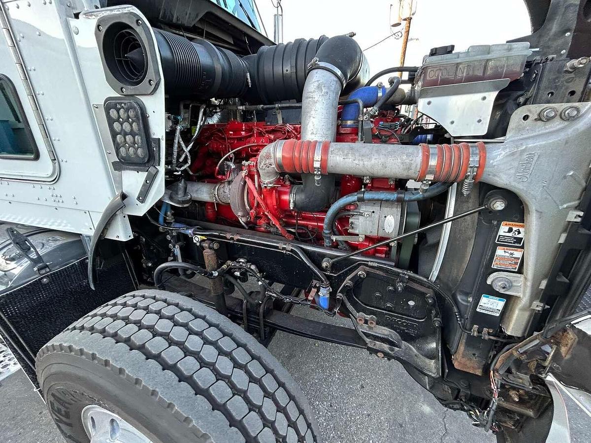 Used 2016 KENWORTH T8OO TRI-AXLE DAY CAB TRUCK TRACTOR