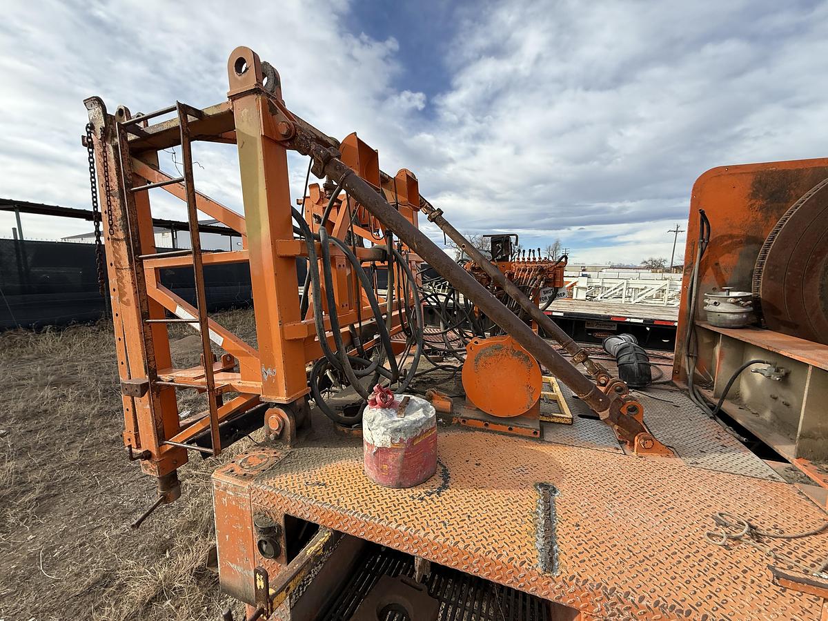 Used TAYLOR DD260HD 5-AXLE WELL SERVICE RIG CHASSIS F/ PARTS ONLY