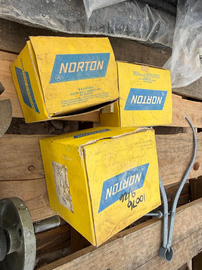 Used PALLET W/ 4-CALIPERS, 1-DIVIDER, 1-360 DEG. RADIAL GRINDER ATTACHMENTS, 3-BOXES NORTON GRINDING WHEELS