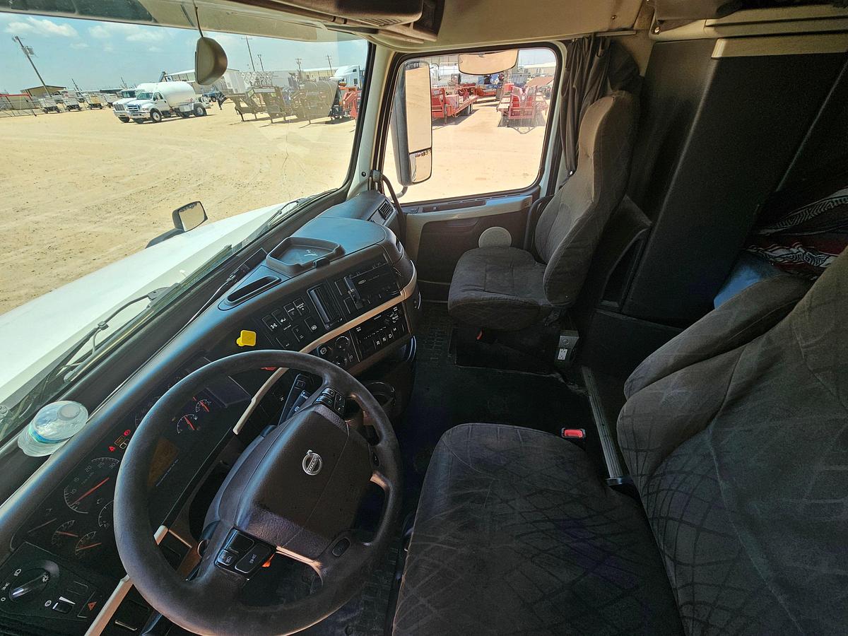 Used 2017 Volvo T/A Sleeper Haul Truck