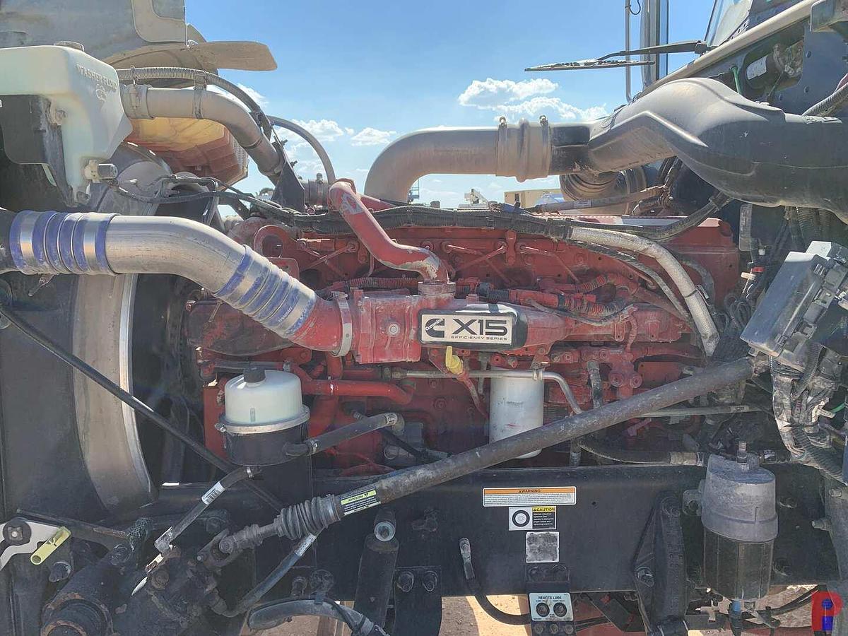 Used 2019 PETERBILT 389  EXT HOOD 68” SLEEPER TRUCK