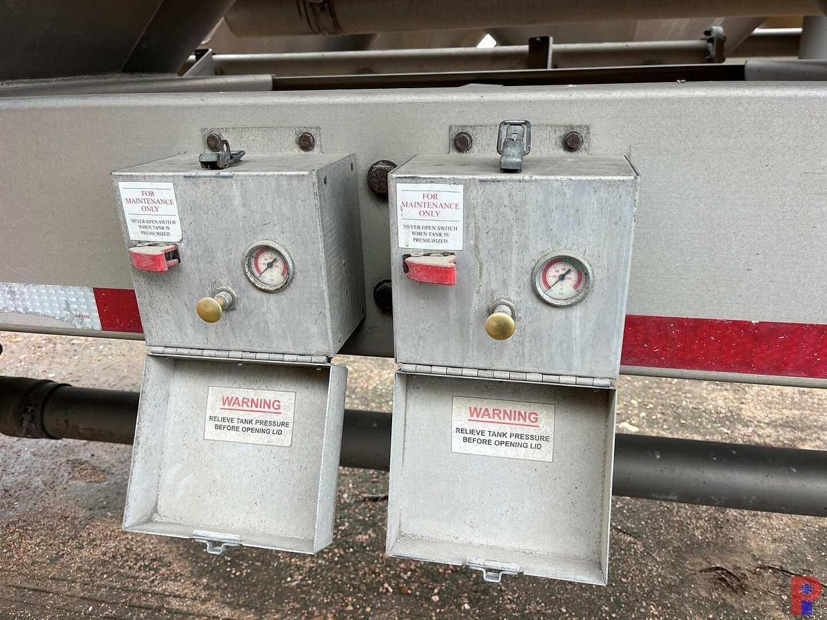 Used 2005 TRAIL KING 1,000 CU. FT. ALUMINUM PNEUMATIC TRAILER W/ BLOWER