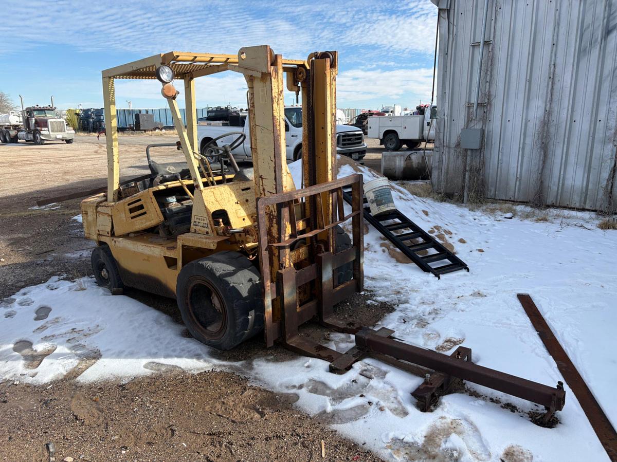 Used Komatsu FG20-7 4,000lbs forklift, inoperable
