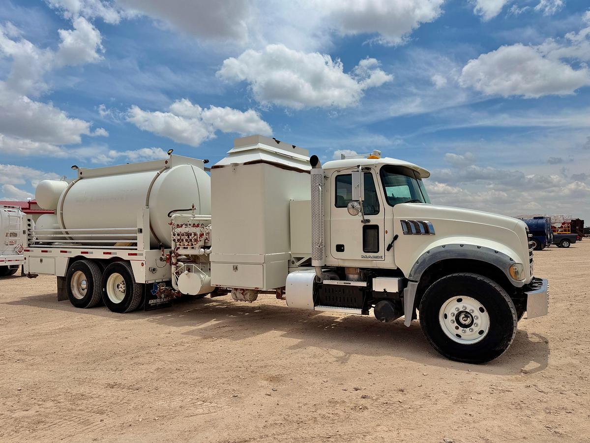 Used 2011 MACK GRANITE T/A DAYCAB HOT OIL TRUCK