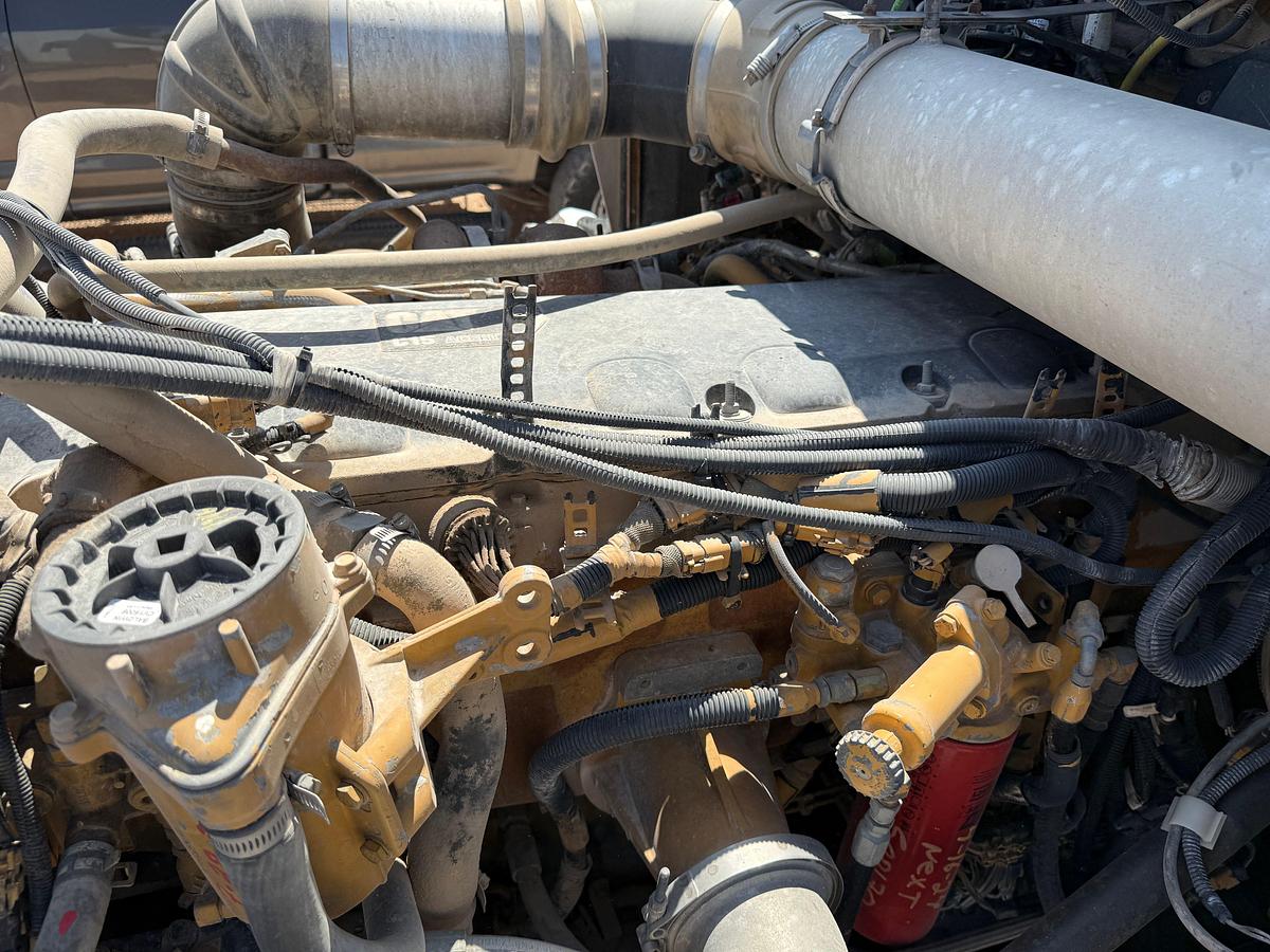 Used 2009 KENWORTH T800 TRI-AXLE HEAVY HAUL DAYCAB TRUCK