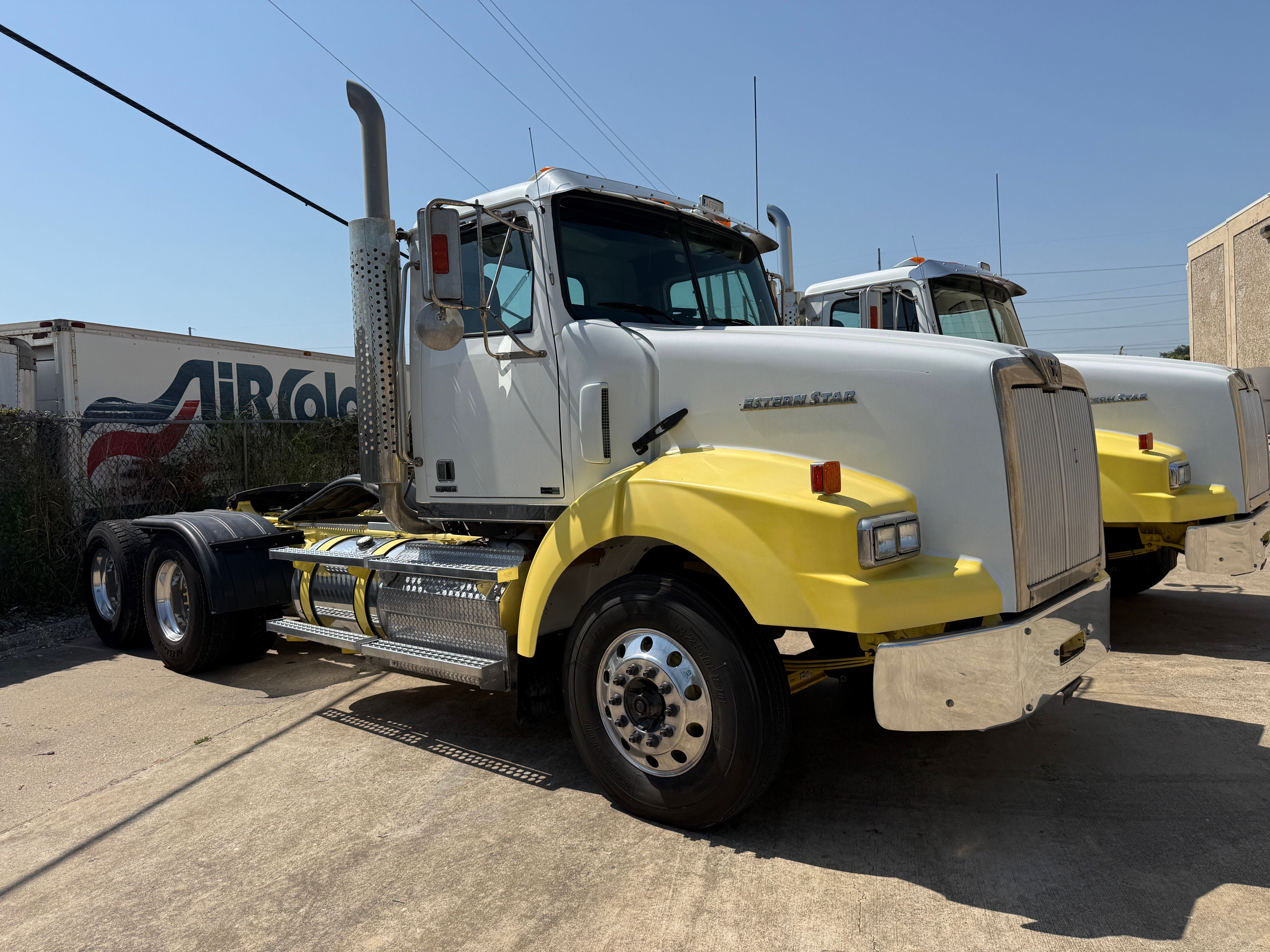 Used 2015 WESTERN STAR 4900 SA T/A DAY CAB  TRUCK TRACTOR