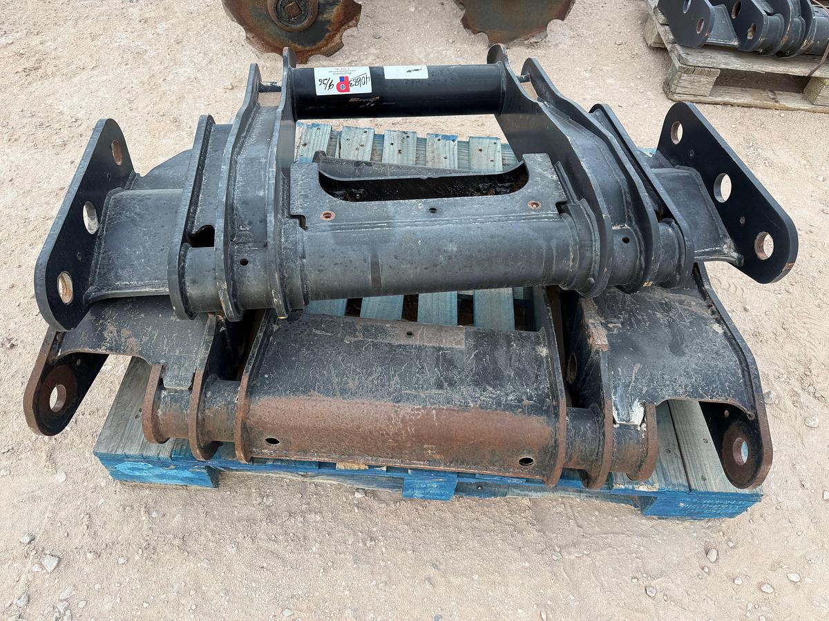 Used (2) CAT 448-1531 QUICK COUPLER ONLY (NO CYLINDER) F/ FRONT LOADER ATTACHMENT