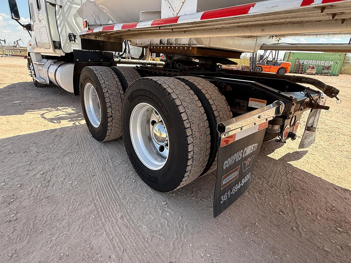 Used 2014 FREIGHTLINER CASCADIA T/A 64” SLEEPER TRUCK