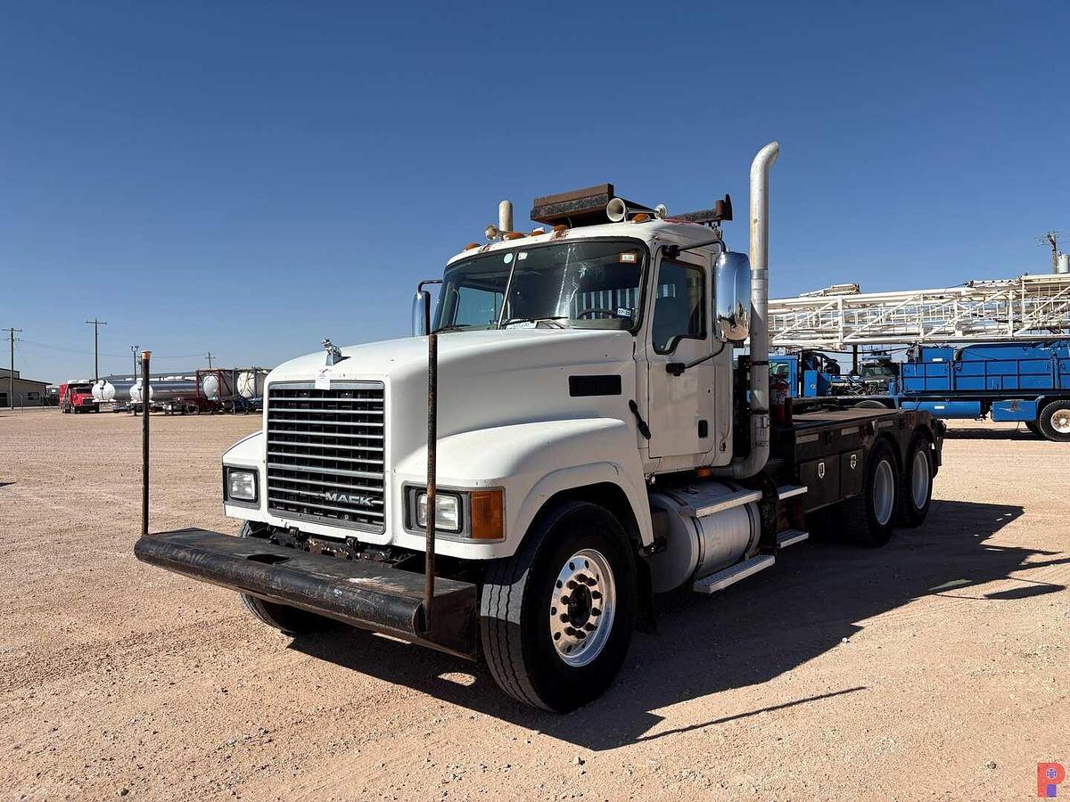 Used 2006 MACK CHN613 T/A DAYCAB WINCH TRUCK