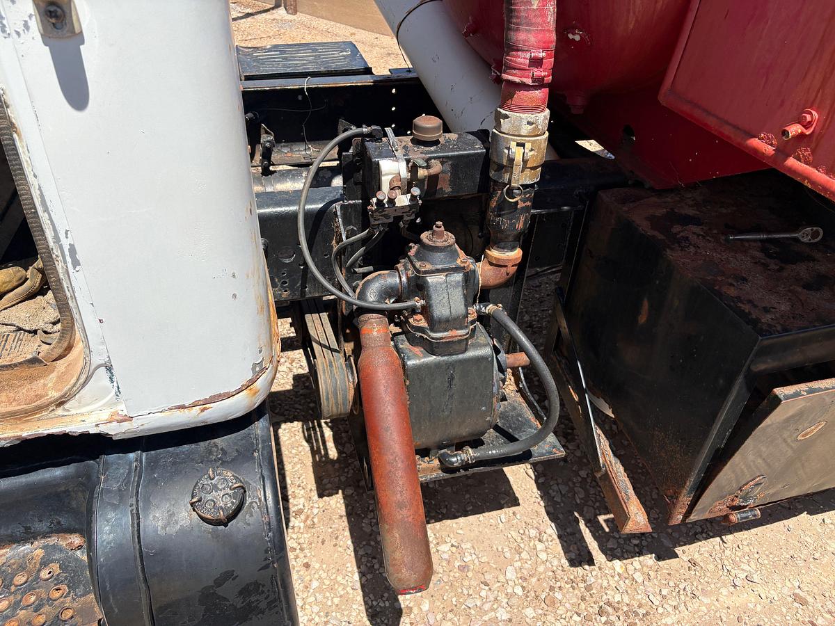Used 1987 INTERNATIONAL 1954 S/A DAYCAB VACUUM TRUCK
