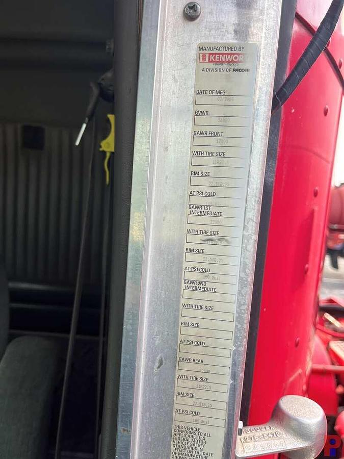 Used 2009 KENWORTH T800 T/A 36” SLEEPER TRUCK