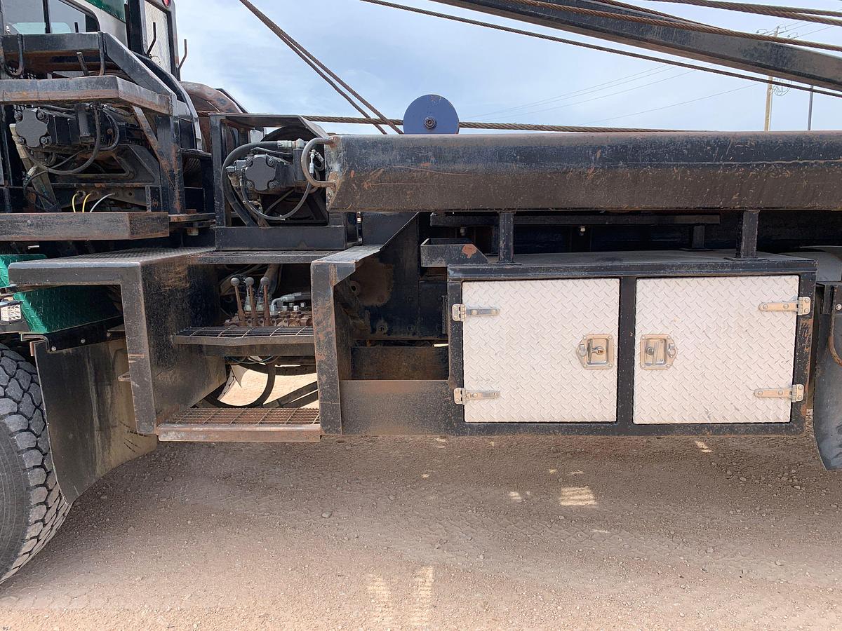 Used 2005 Kenworth T800B Twin Steer Bed/ Gin Pole Truck