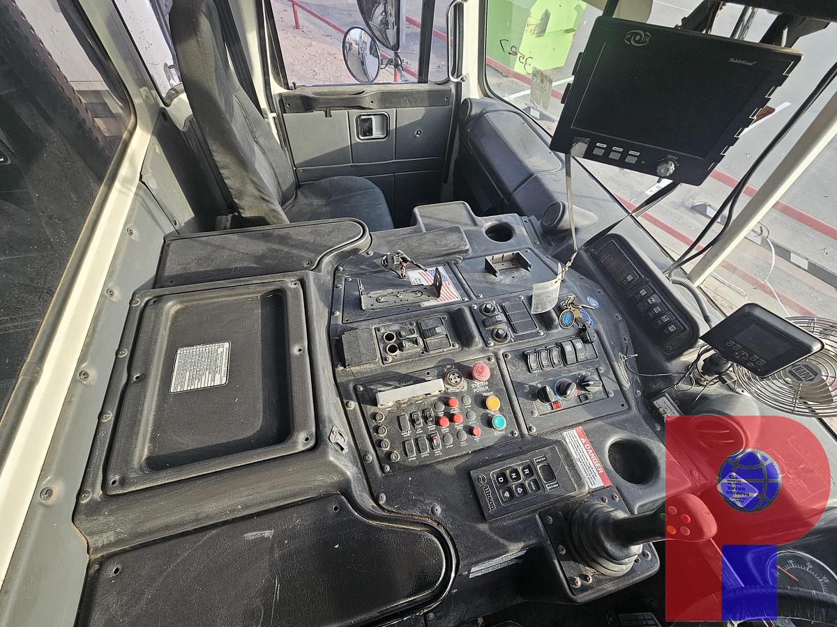 Used 2014 AUTOCAR XPEDITOR T/A 29YD CAB OVER TRASH TRUCK