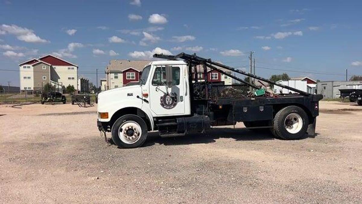 Used 2001 INTERNATIONAL 4700 S/A ROUSTABOUT TRUCK