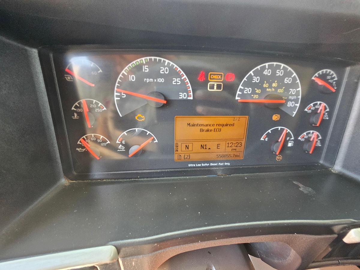 Used 2017 Volvo T/A Sleeper Haul Truck