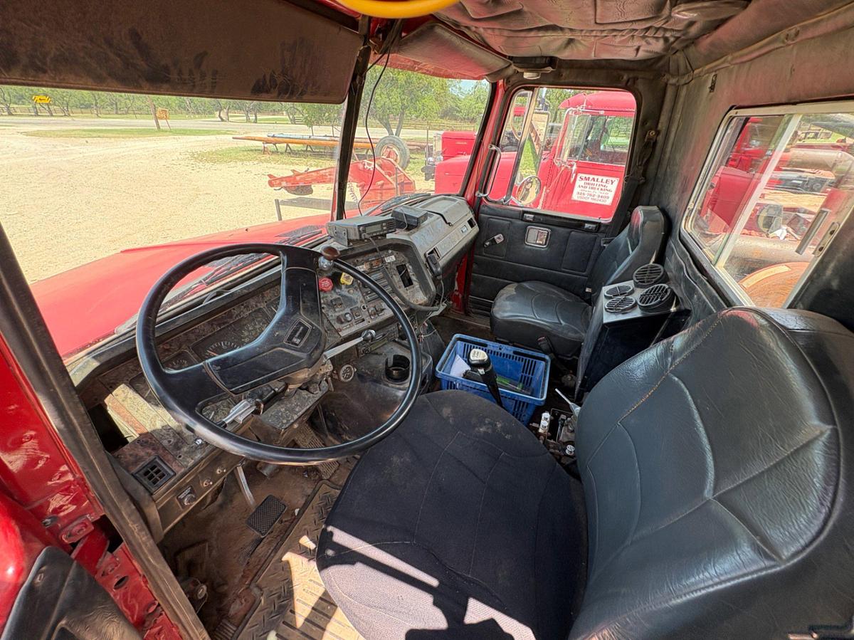 Used 1994 WHITE GMC WCA T/A DAYCAB WINCH TRUCK