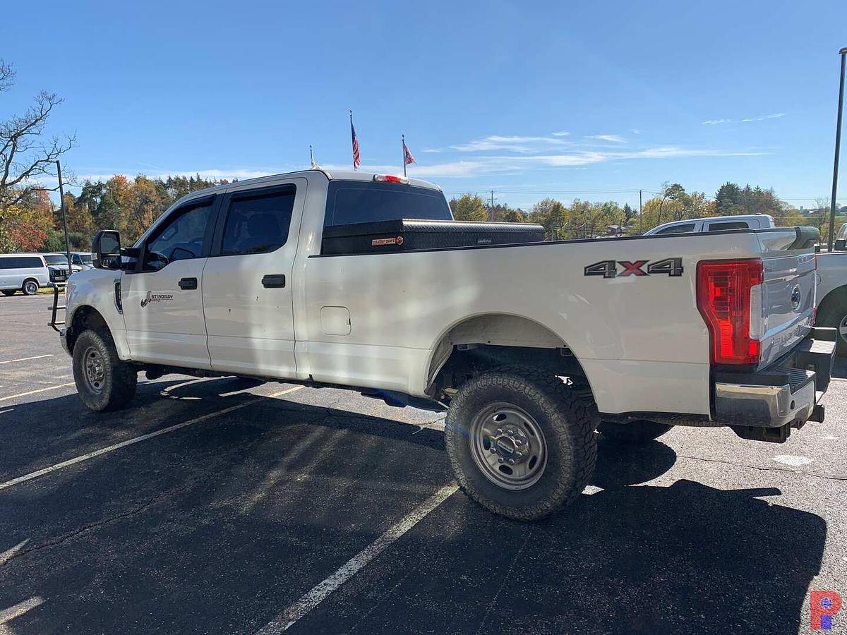 Used 2017 FORD F-250 SUPER DUTY XL CREW CAB 4X4 PICKUP (GAS)