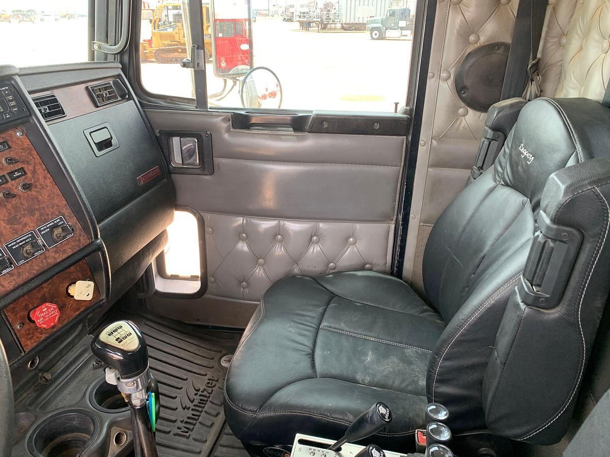 Used 2005 Kenworth T800B Twin Steer Bed/ Gin Pole Truck