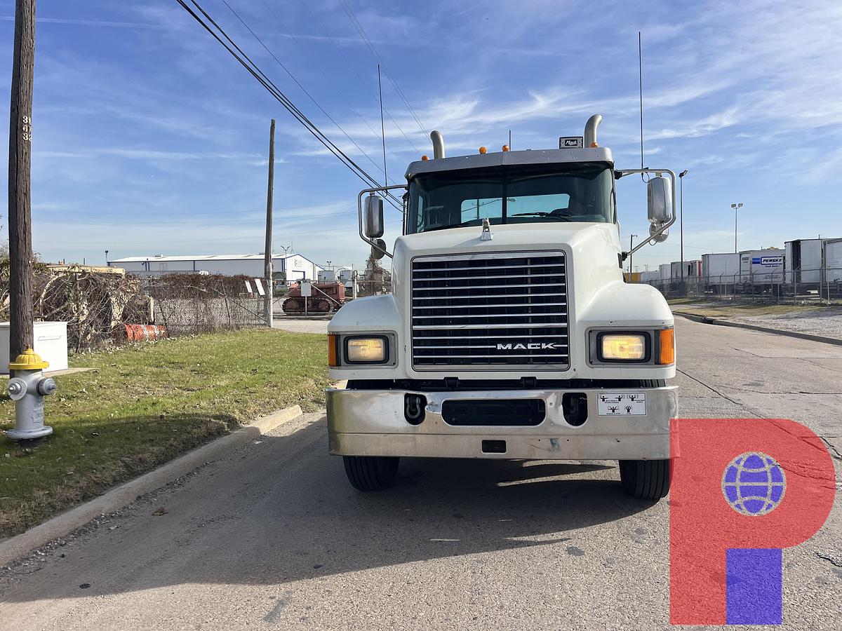 Used 2014 MACK PINNACLE CHU613 T/A DAY CAB TRUCK