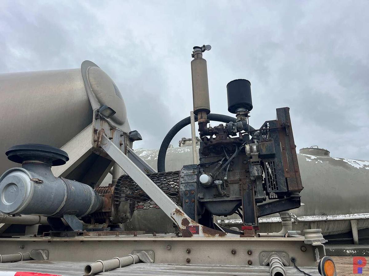 Used 2005 TRAIL KING 1,000 CU. FT. ALUMINUM PNEUMATIC TRAILER W/ BLOWER