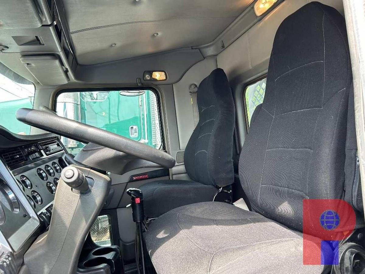 Used 2013 KENWORTH T800 T/A DAYCAB TRUCK TRACTOR