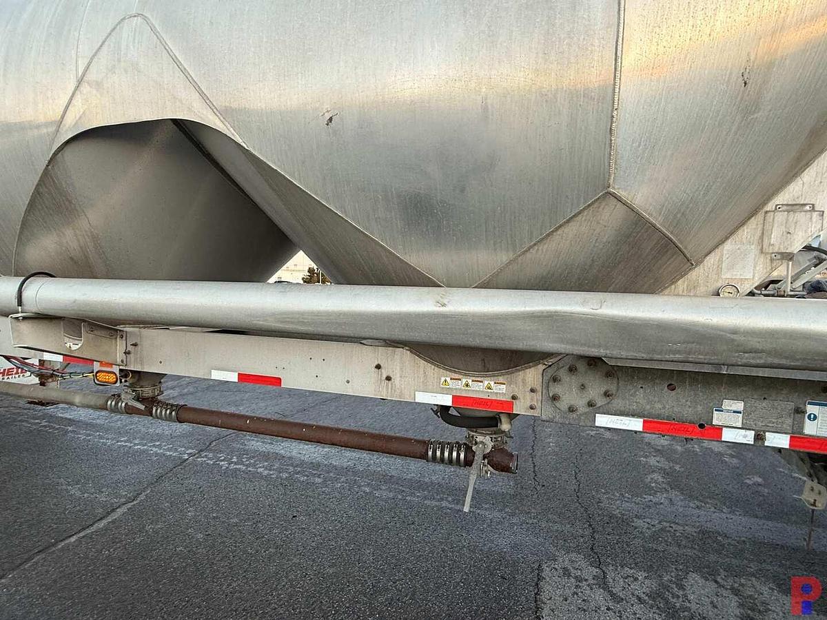 Used 2017 HEIL 1040 CU. FT T/A DRY BULK PNEUMATIC TRAILER