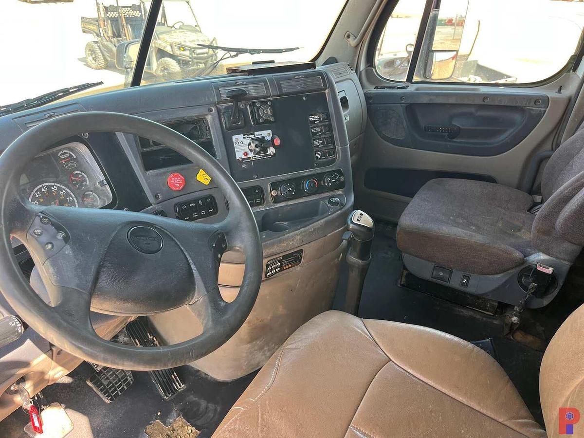 Used 2012 FREIGHTLINER CASCADIA 125064ST T/A 60” SLEEPER TRUCK