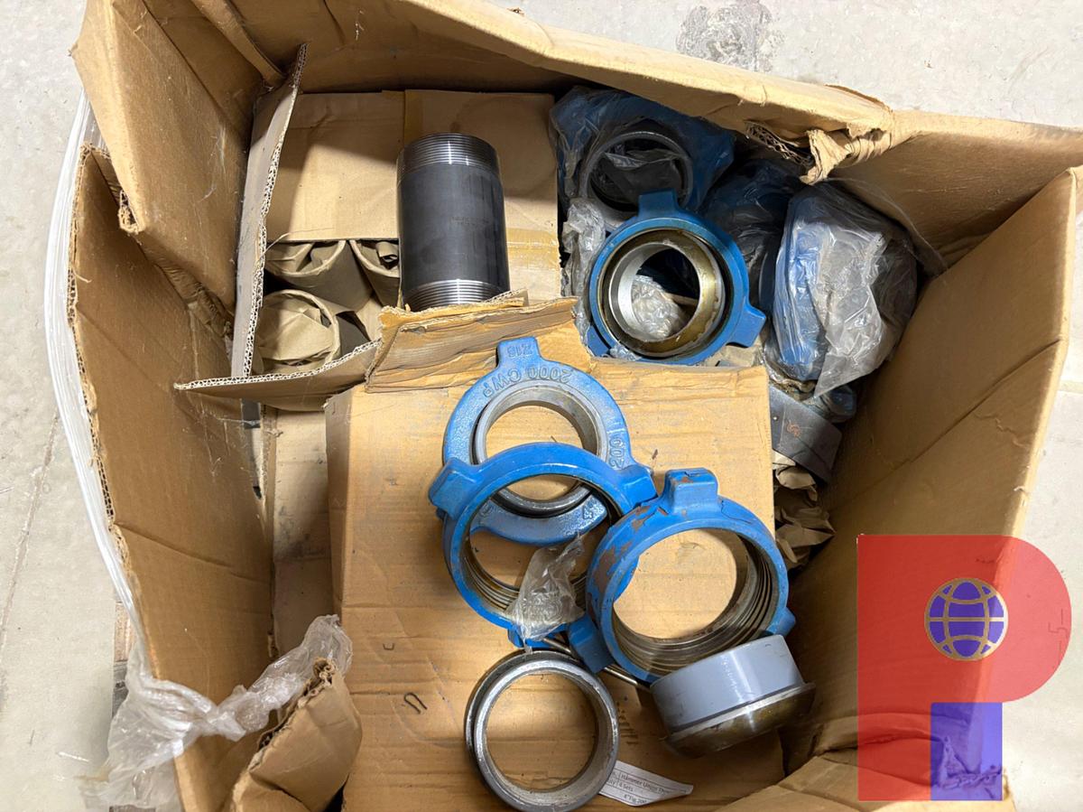 Used BOX OF UNUSED 4” FIG 200 HAMMER UNIONS