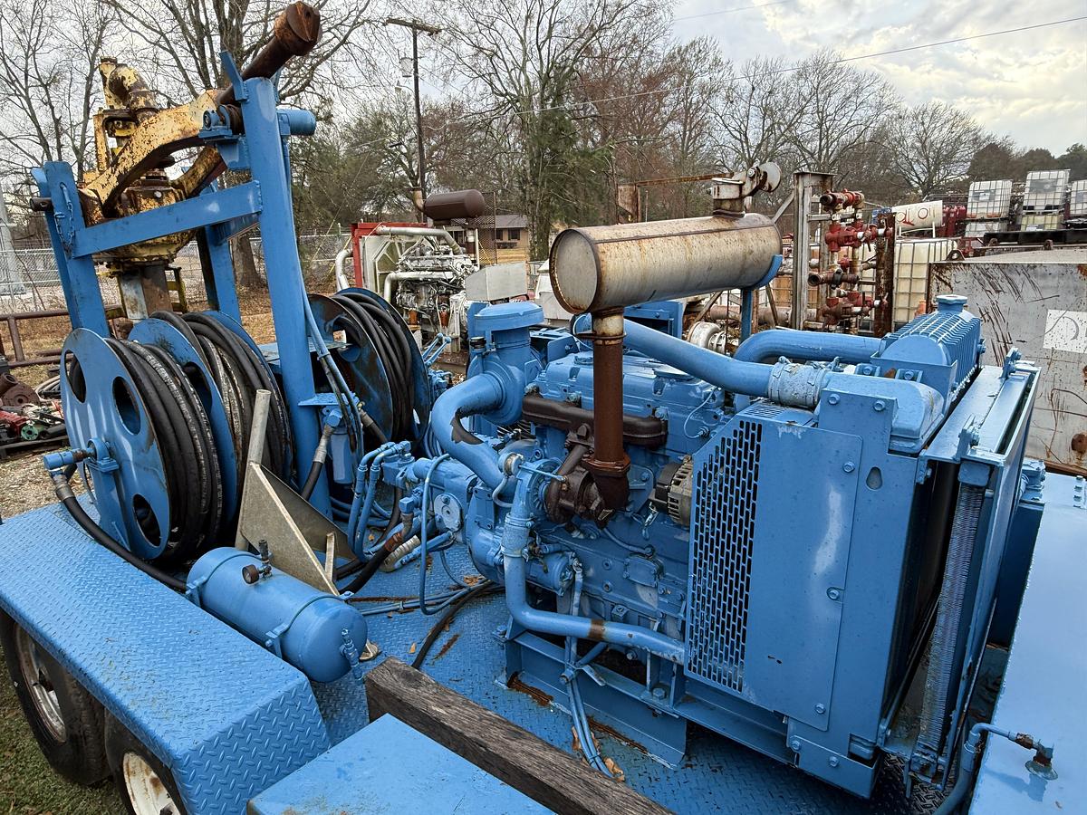 Used BOWEN 2.5 85-TON POWER SWIVEL P/B CATERPILLAR MTD ON T/A GOOSENECK TRAILER