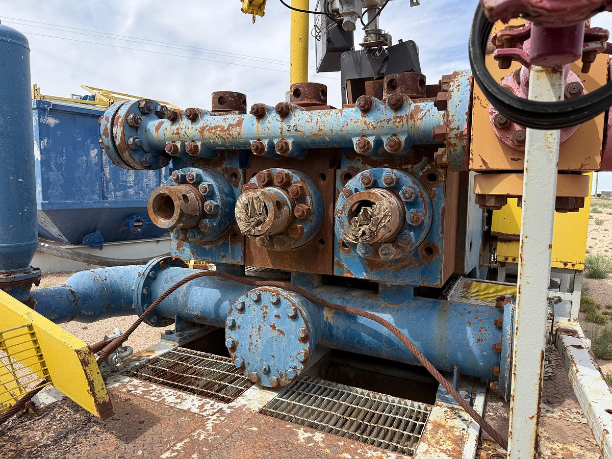 Used CONTINENTAL EMSCO FB-1600 5K WP TRIPLEX MUD PUMP W/ AC ELECTRIC MOTOR &  MIXING TANK SKIDDED
