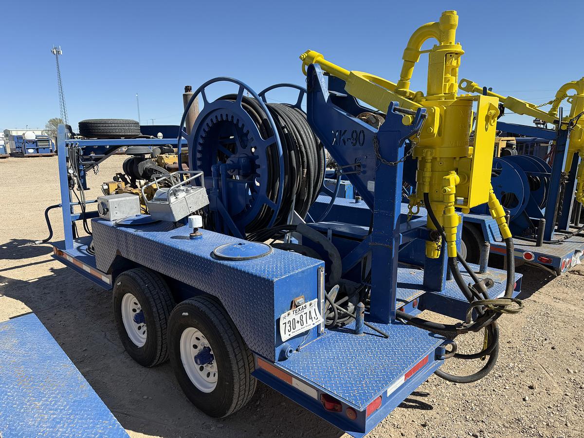 Used 2014 VENTURETECH XK-90 TON POWER SWIVEL MTD ON 2014 VTNR T/A GOOSENECK TRAILER