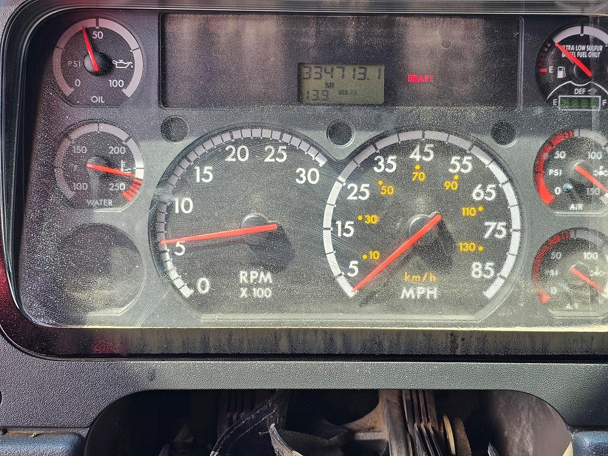 Used FREIGHTLINER CASCAIDA SLEEPER TRUCK