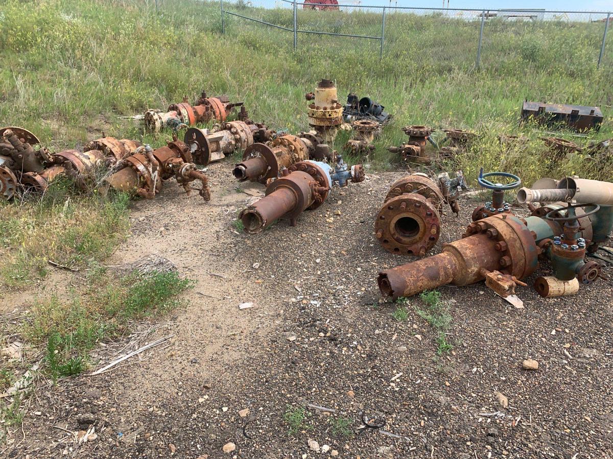 Used (30+) 7-1/16 Fluid Crosses and Wellheads
