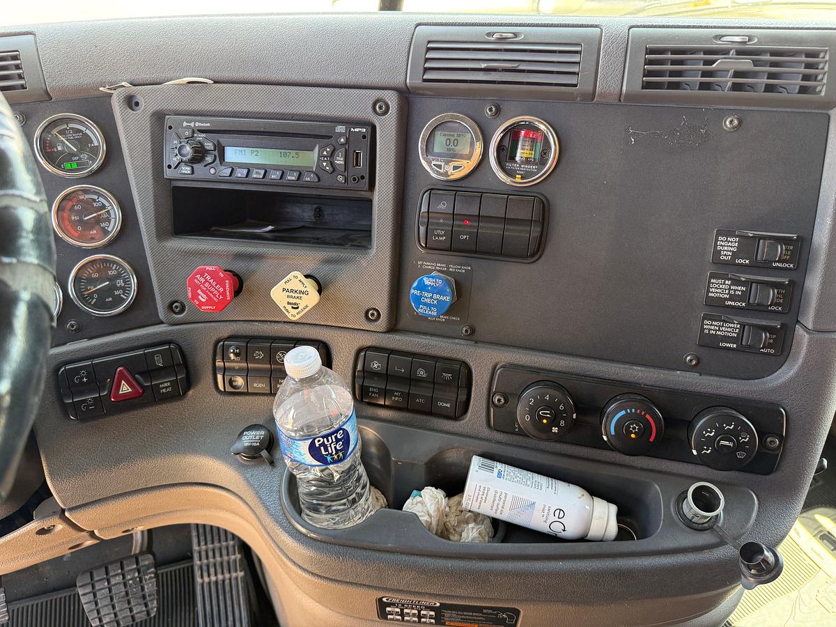 Used 2014 FREIGHTLINER CASCADIA T/A 64” SLEEPER TRUCK