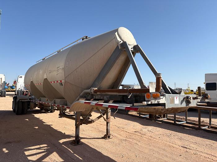 Used 1984 FRUEHAUF 1,000 CU.FT. 3-COMPARTMENT PNEUMATIC DRY BULK TRAILER