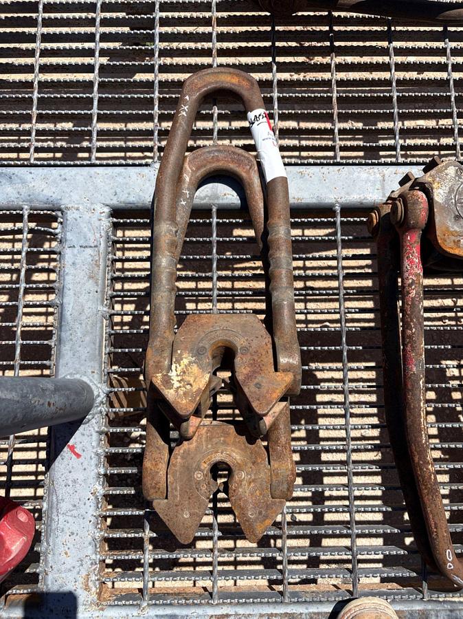 Used (2x$) (2) trico plate type rod elevators