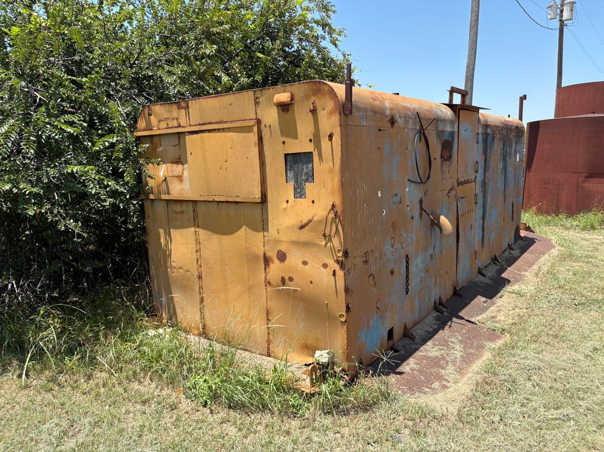 Used 20’ x 90” x 9” skidded doghouse