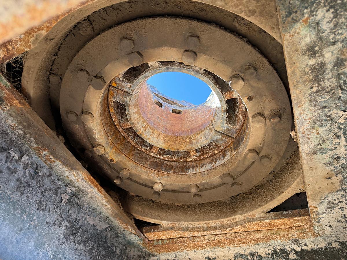 Used 2-SECTION 16.6’ H TELESCOPING SUB STRUCTURE W/ ZP175 ROTARY TABLE, RIGHT ANGLE DRIVE, & 33’ x 120” SKIDDED RIG RAMPS